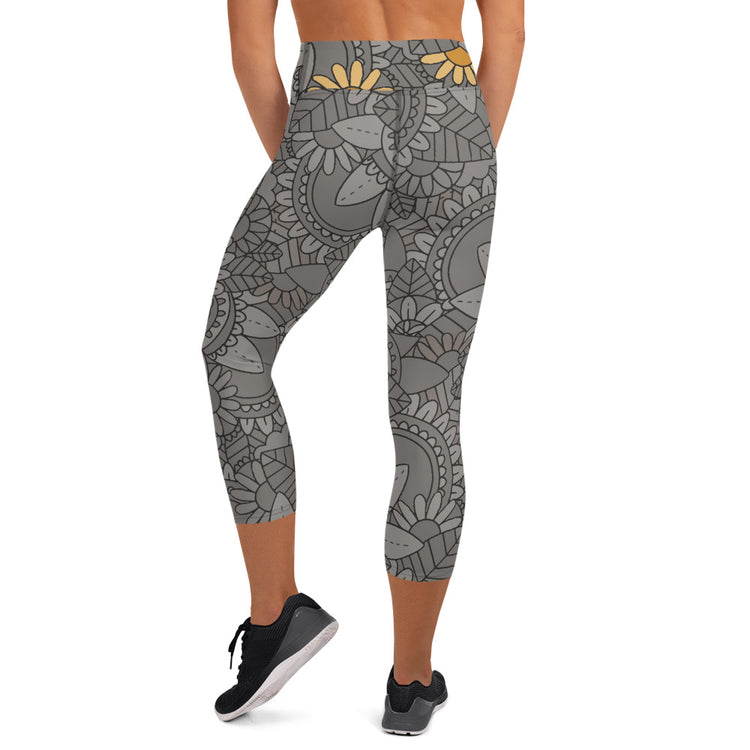 "Popping Daisy" Yoga Capri Leggings
