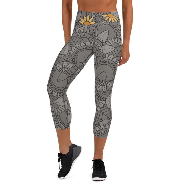 "Popping Daisy" Yoga Capri Leggings