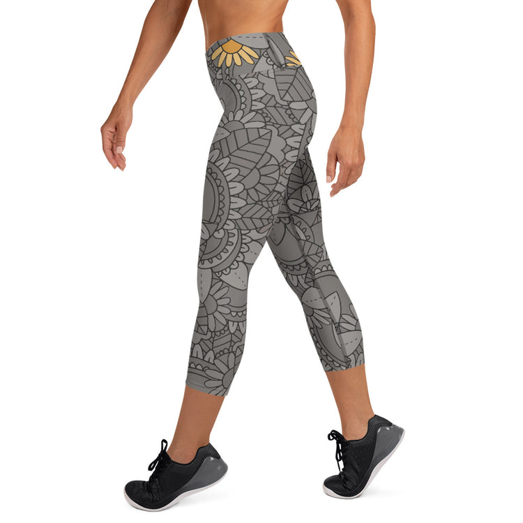 "Popping Daisy" Yoga Capri Leggings