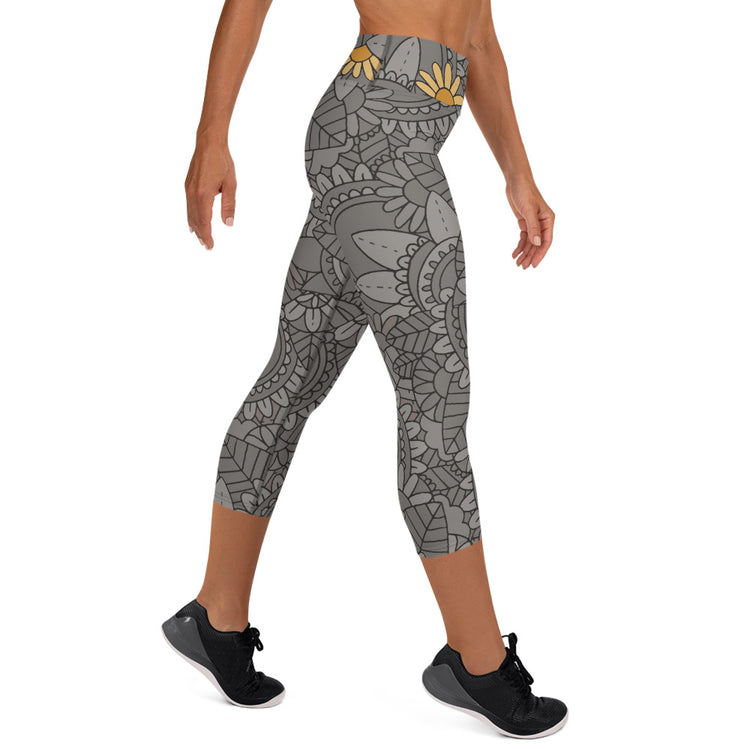 "Popping Daisy" Yoga Capri Leggings